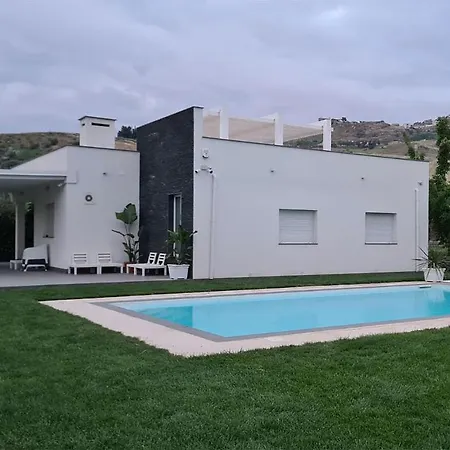 Con Piscina Villa Leonforte
