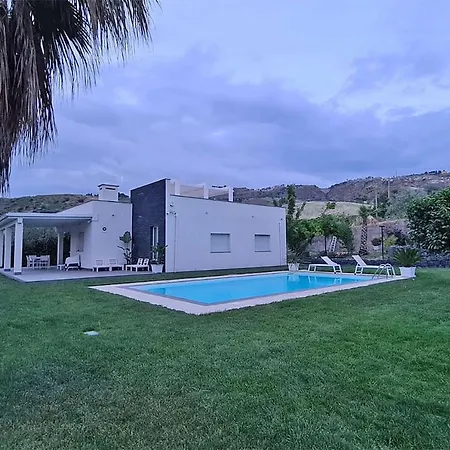 Con Piscina Villa Leonforte