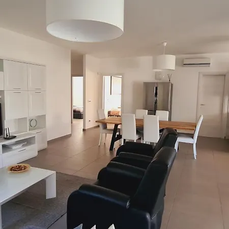 Villa Con Piscina Leonforte