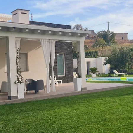 Con Piscina Leonforte