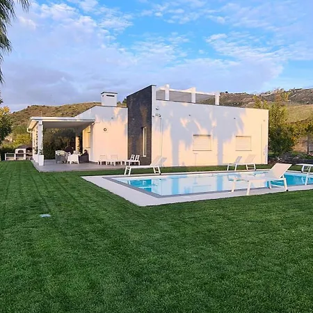 Villa Con Piscina Leonforte