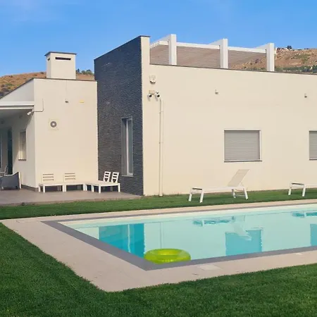 Con Piscina * Leonforte