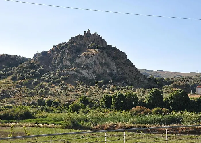 Con Piscina فيلة Leonforte