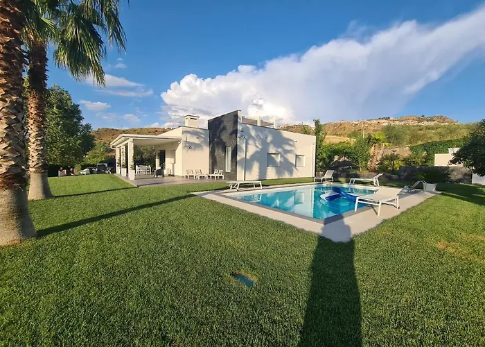 Con Piscina * Leonforte