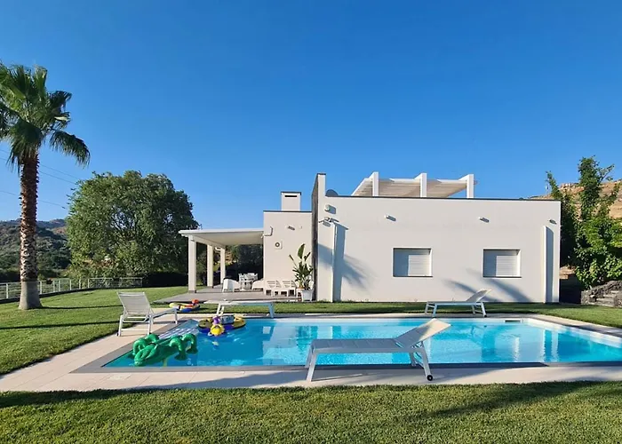 فيلة Con Piscina