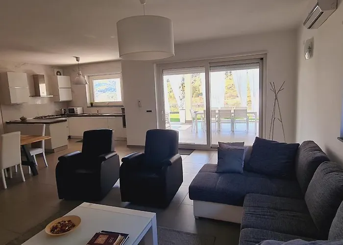 Con Piscina فيلة *