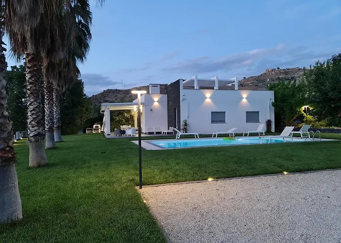 Con Piscina فيلة