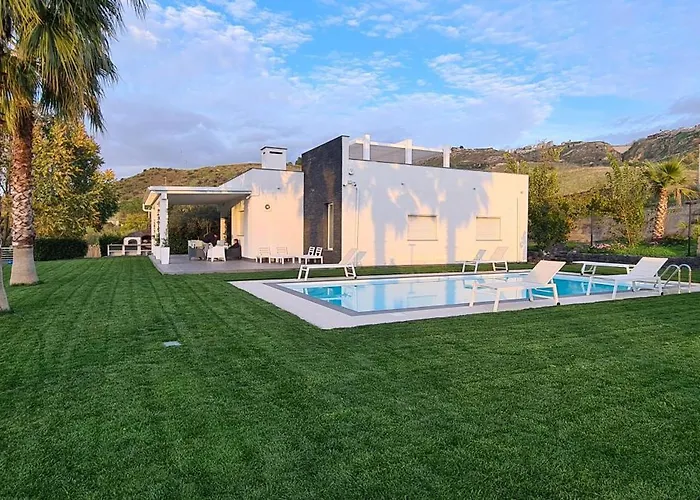 Βίλα Con Piscina Leonforte