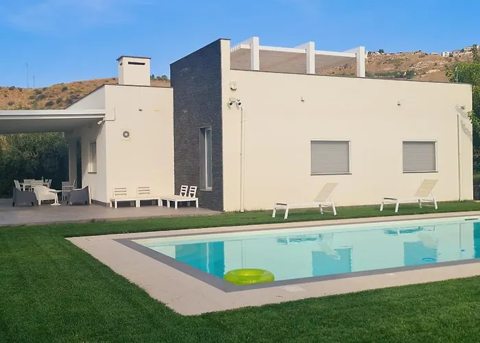 Con Piscina * Leonforte