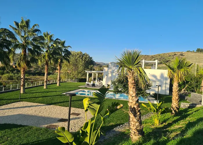 فيلة Con Piscina